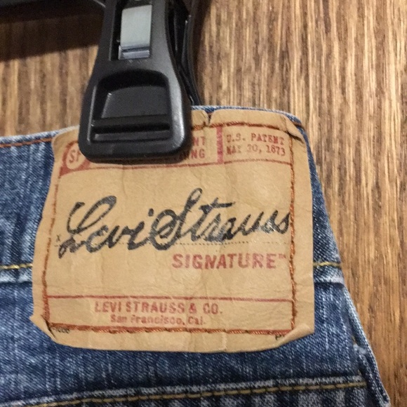 Levi’s misses 8 long some stretch - Picture 3 of 6